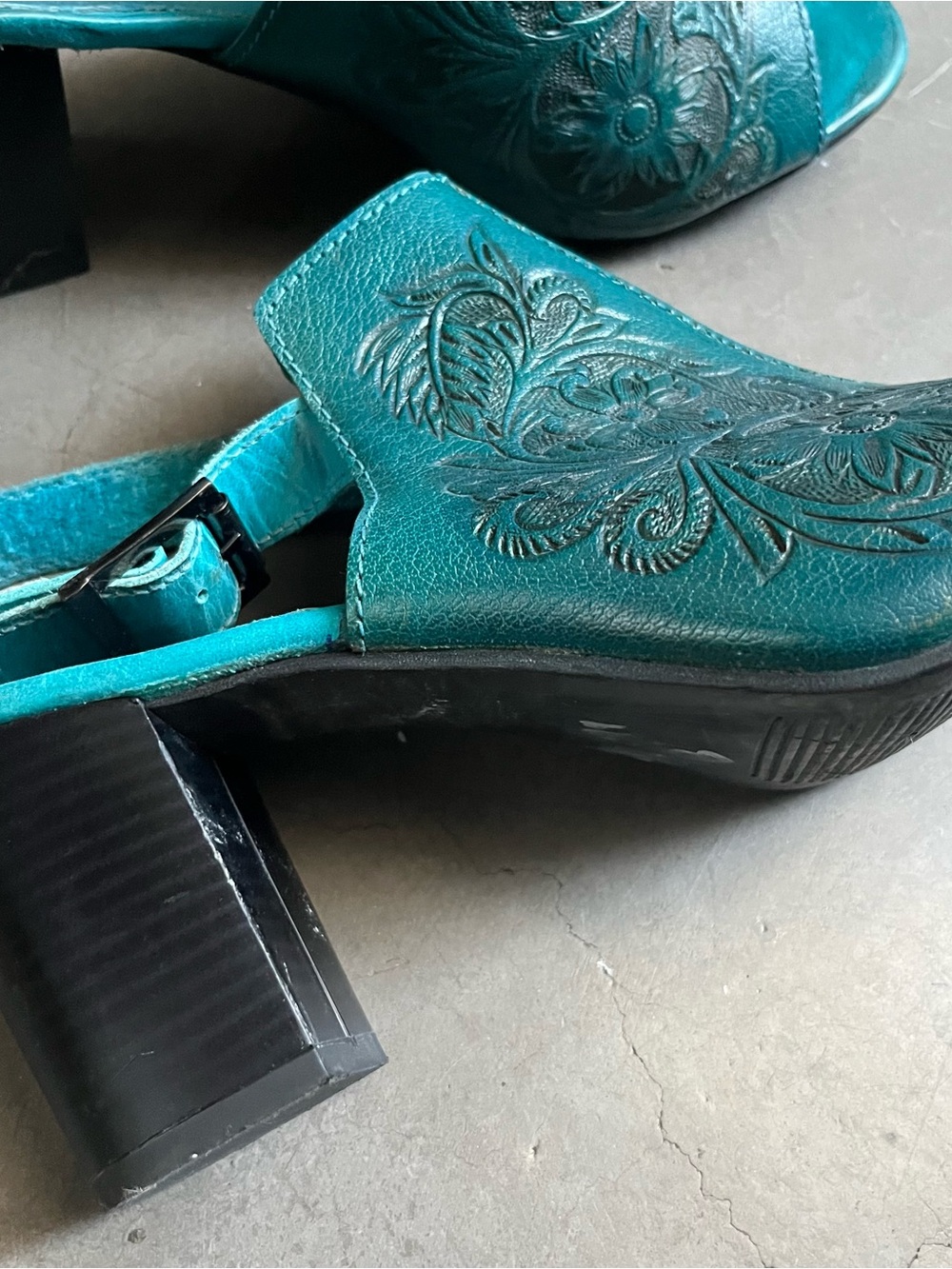Roper Teal Embossed Leather Slingback Heels - Picture 6 of 8